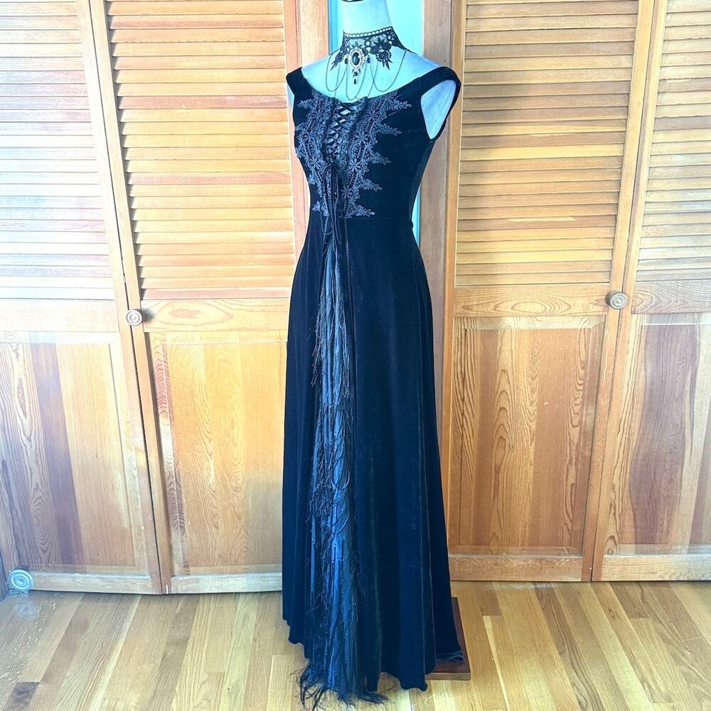 Devil Fashion Gothic Victorian Vampire Vkei Black Velvet "Ricchi" Dress - Picture 3 of 12